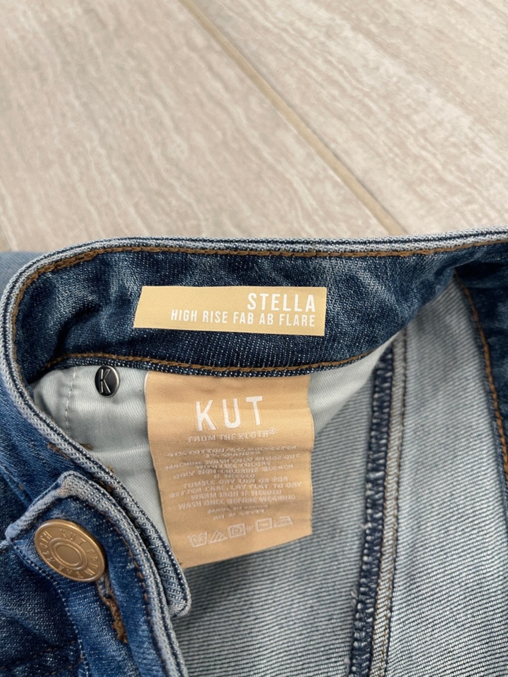Kut from the Kloth Stella Fab Ab Flare Jeans - Picture 3 of 4